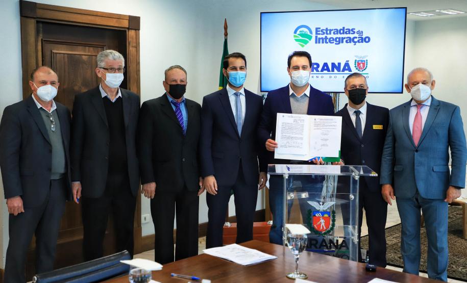 Governo pavimentará estradas rurais de mais 10 municípios; investimento é de R$ 16,9 milhões