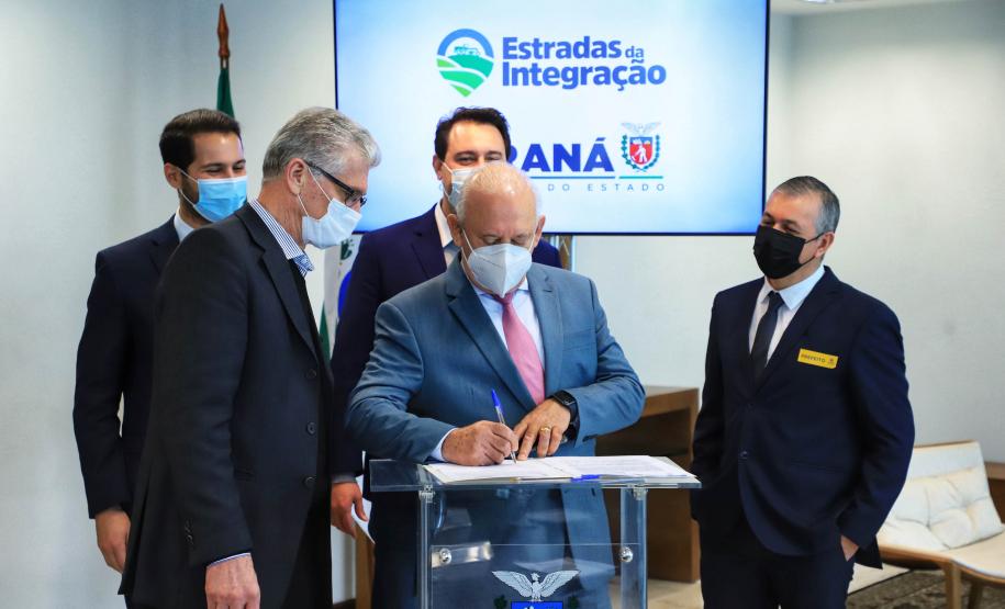 Governo pavimentará estradas rurais de mais 10 municípios; investimento é de R$ 16,9 milhões