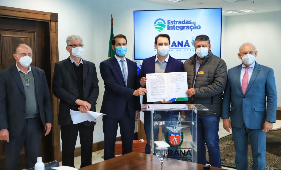 Governo pavimentará estradas rurais de mais 10 municípios; investimento é de R$ 16,9 milhões