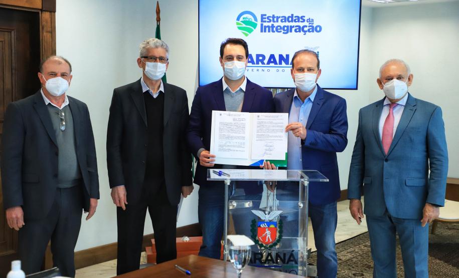 Governo pavimentará estradas rurais de mais 10 municípios; investimento é de R$ 16,9 milhões