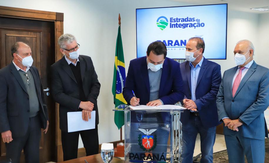 Governo pavimentará estradas rurais de mais 10 municípios; investimento é de R$ 16,9 milhões