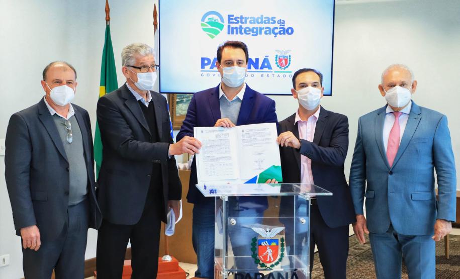 Governo pavimentará estradas rurais de mais 10 municípios; investimento é de R$ 16,9 milhões