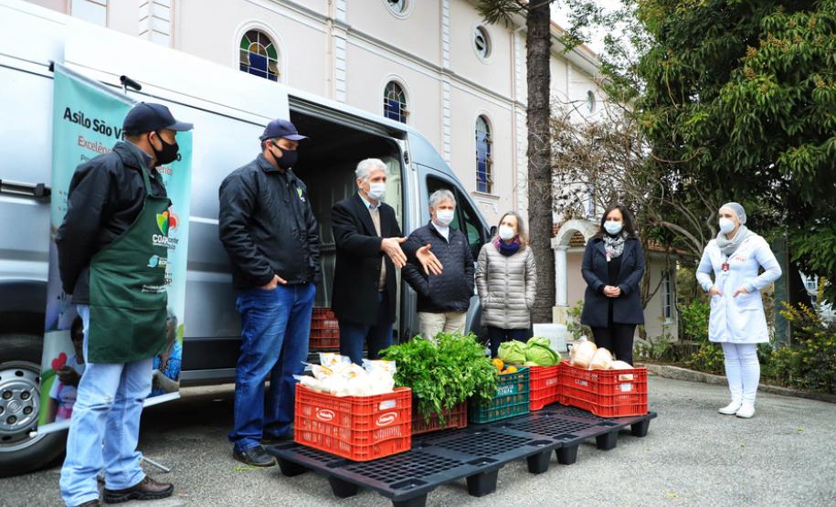 Governo do Estado faz primeira entrega de alimentos do Compra Direta em Curitiba