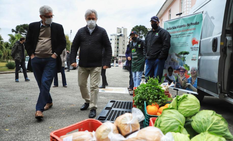 Governo do Estado faz primeira entrega de alimentos do Compra Direta em Curitiba