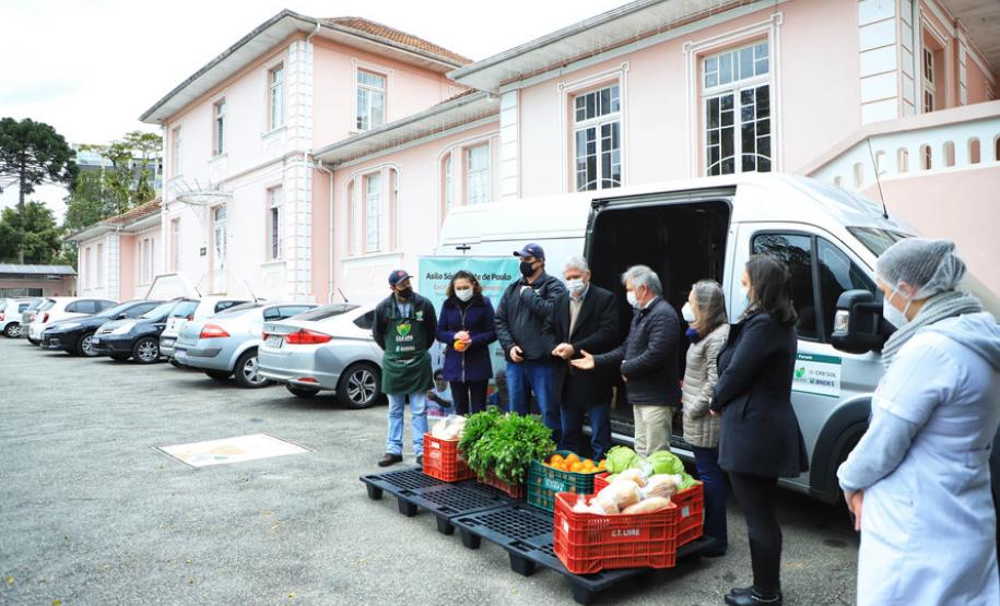 Governo do Estado faz primeira entrega de alimentos do Compra Direta em Curitiba