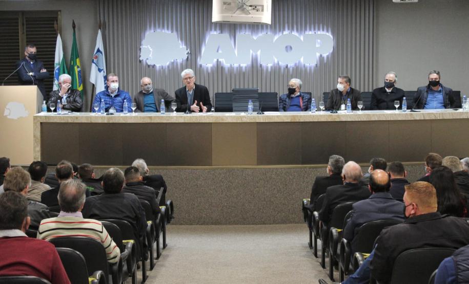 IDR-Paraná lança manual para orientar secretários municipais da Agricultura