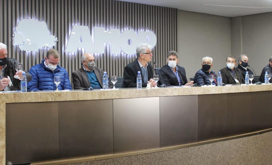 IDR-Paraná lança manual para orientar secretários municipais da Agricultura