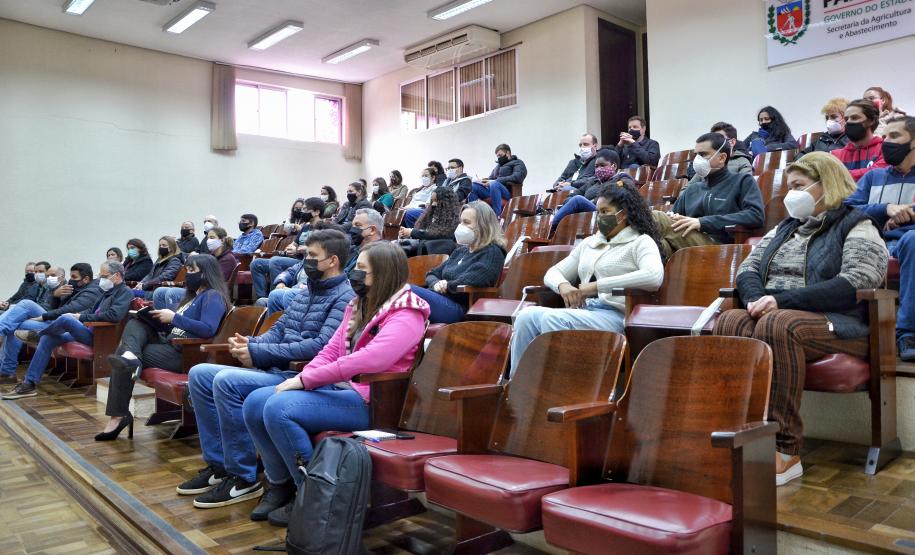 Secretário recepciona novos residentes técnicos da Seab