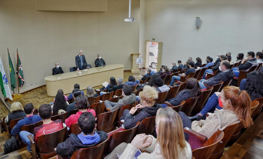 Secretário recepciona novos residentes técnicos da Seab