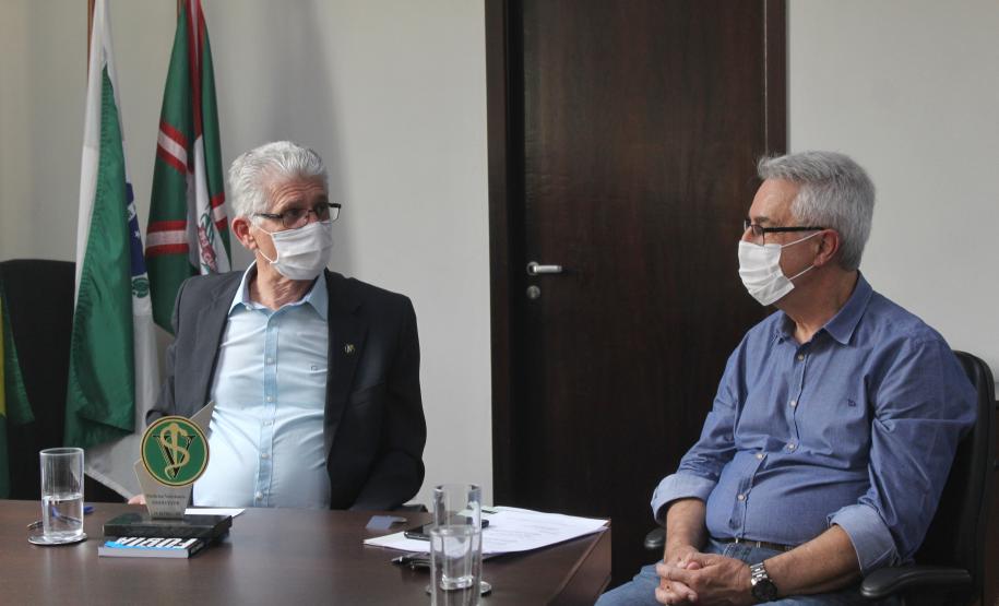 Seab e Adapar recebem "Prêmio Saúde Animal" pelos serviços prestados no Paraná