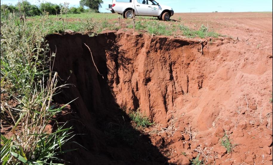 Voçoroca remontando em área de nascente.