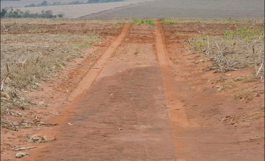 Acúmulo da fração areia em estrada.
