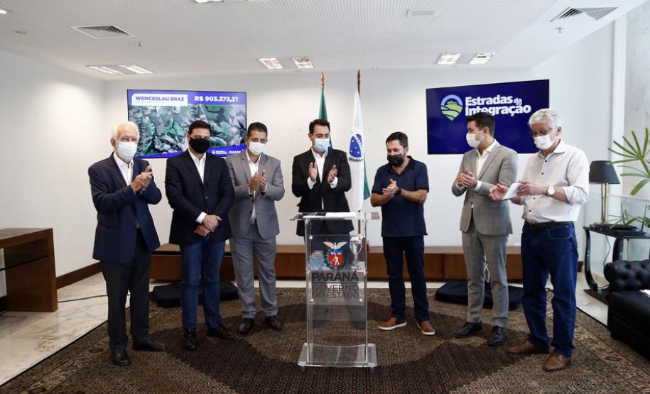 Estado vai revitalizar mais 49,72 quilômetros de estradas rurais de 12 municípios do Paraná