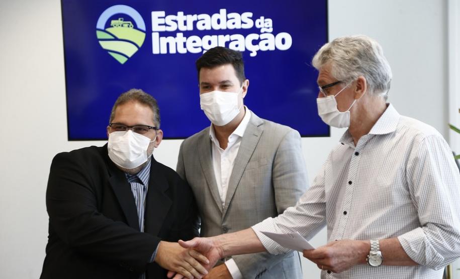 Estado vai revitalizar mais 49,72 quilômetros de estradas rurais de 12 municípios do Paraná