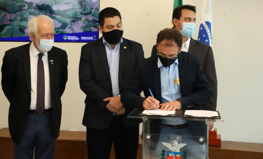 Governo libera R$ 9 milhões para revitalização de estradas rurais em 10 municípios