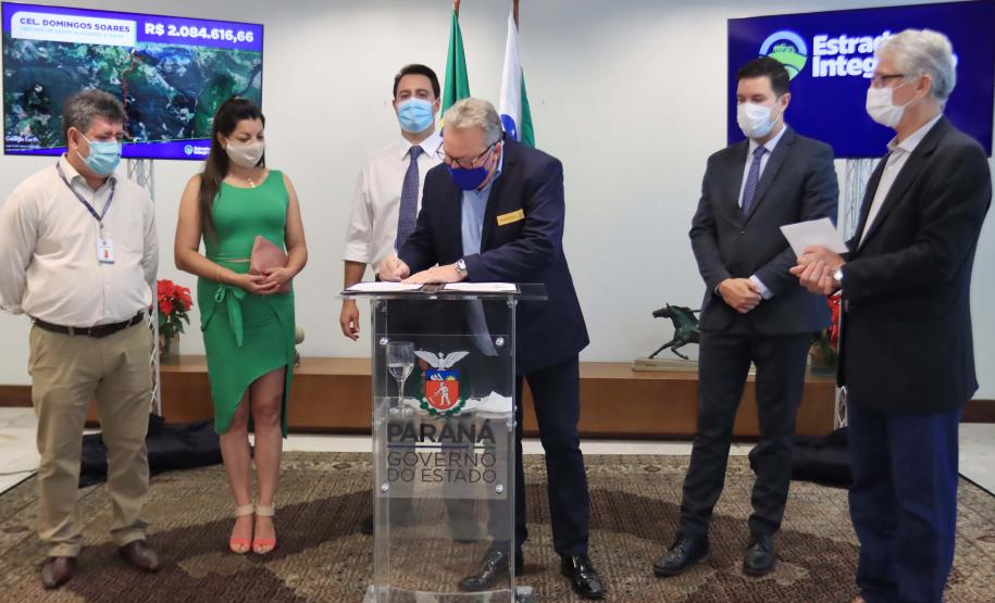 Governador autoriza R$ 10 milhões para pavimentação de estradas rurais em oito municípios