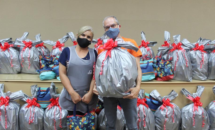 Seab e Adapar entregam cestas de Natal a colaboradores terceirizados