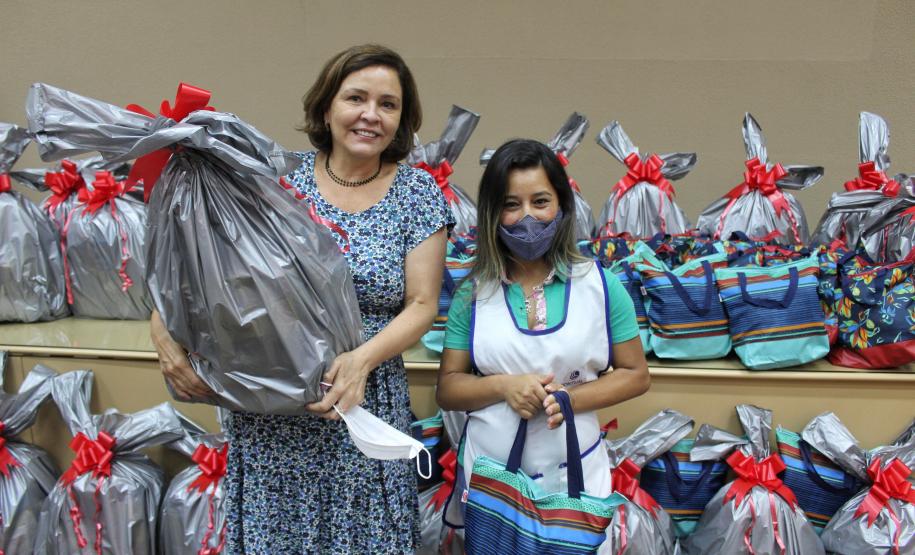 Seab e Adapar entregam cestas de Natal a colaboradores terceirizados