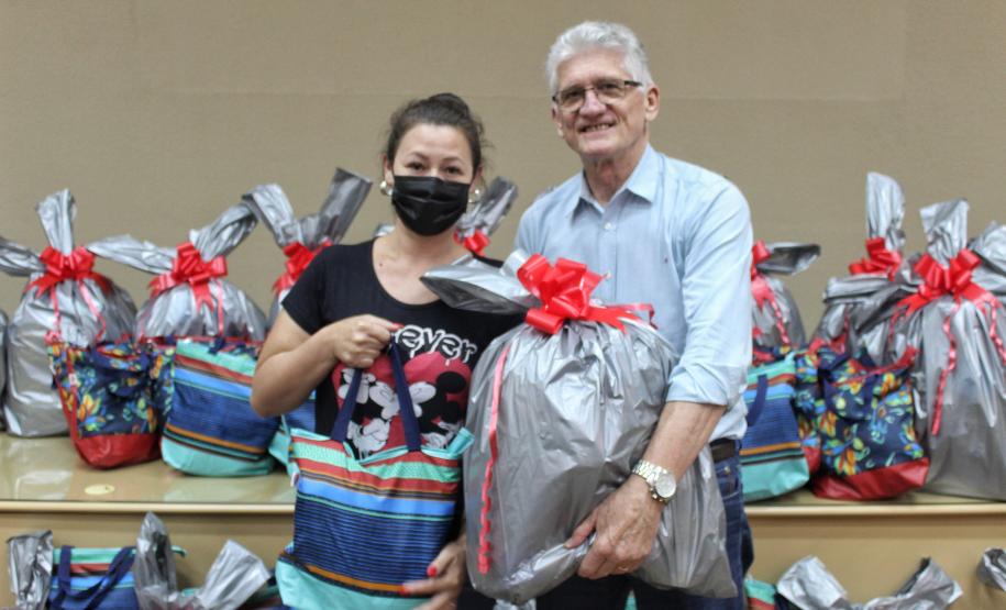 Seab e Adapar entregam cestas de Natal a colaboradores terceirizados