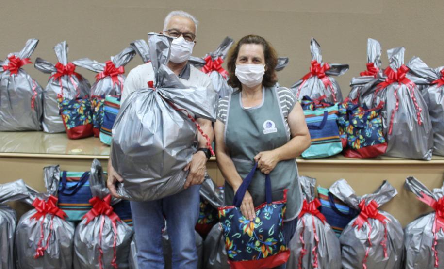 Seab e Adapar entregam cestas de Natal a colaboradores terceirizados