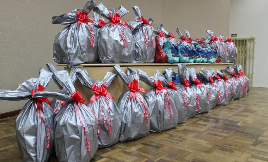 Seab e Adapar entregam cestas de Natal a colaboradores terceirizados