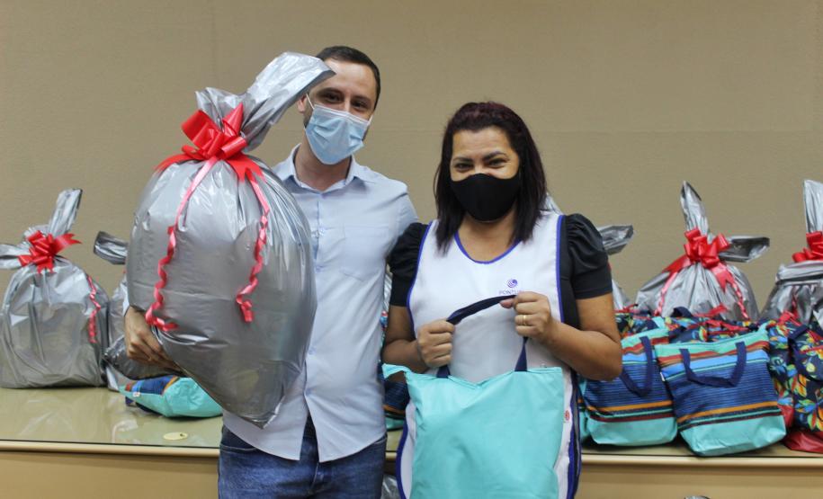 Seab e Adapar entregam cestas de Natal a colaboradores terceirizados