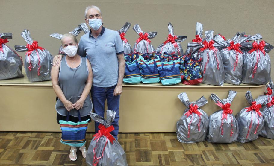 Seab e Adapar entregam cestas de Natal a colaboradores terceirizados