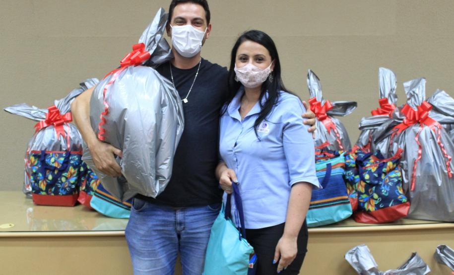 Seab e Adapar entregam cestas de Natal a colaboradores terceirizados