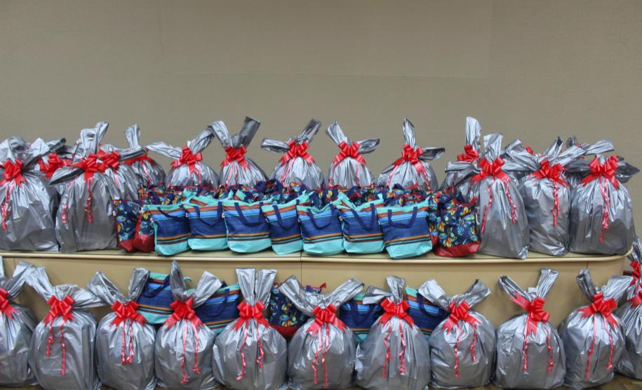 Seab e Adapar entregam cestas de Natal a colaboradores terceirizados