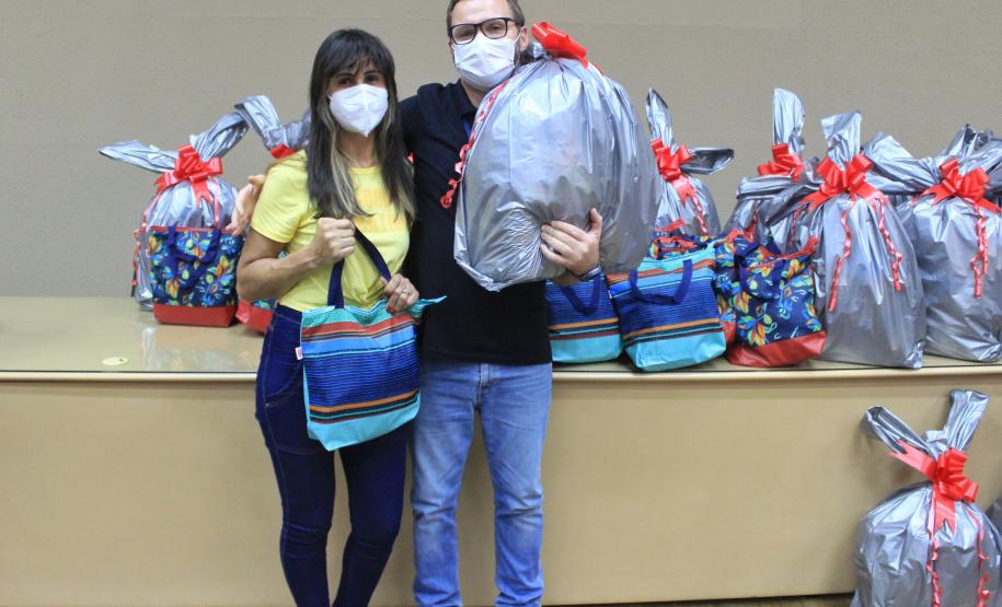 Seab e Adapar entregam cestas de Natal a colaboradores terceirizados