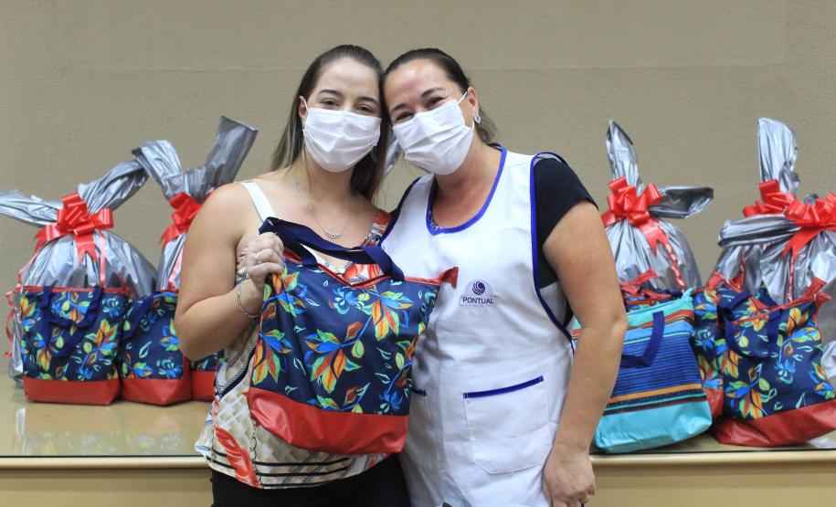 Seab e Adapar entregam cestas de Natal a colaboradores terceirizados