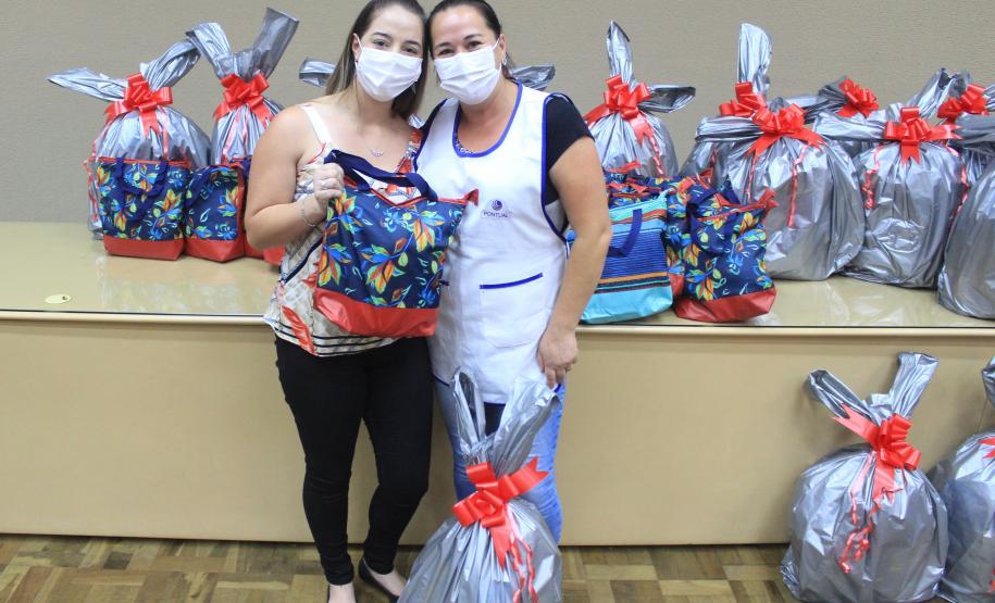 Seab e Adapar entregam cestas de Natal a colaboradores terceirizados