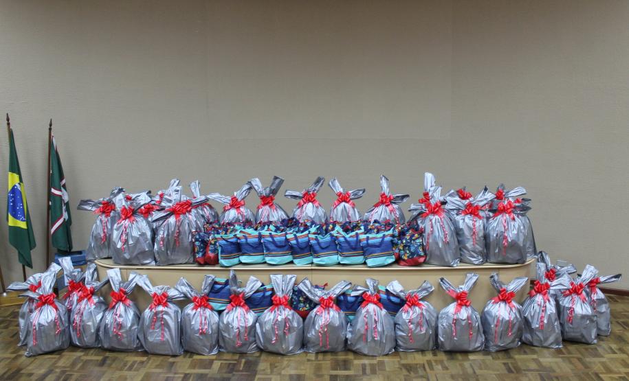 Seab e Adapar entregam cestas de Natal a colaboradores terceirizados