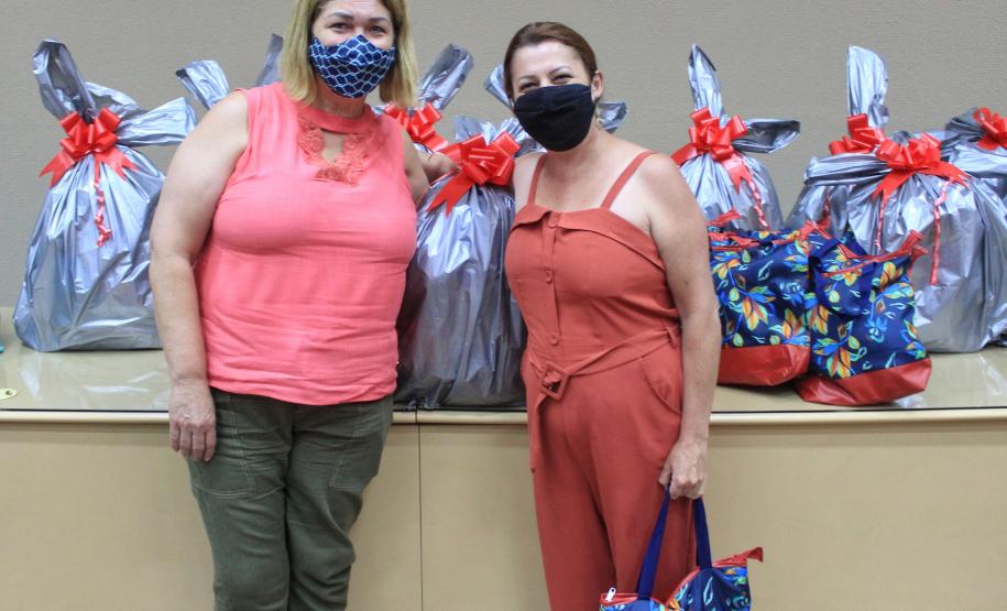 Seab e Adapar entregam cestas de Natal a colaboradores terceirizados