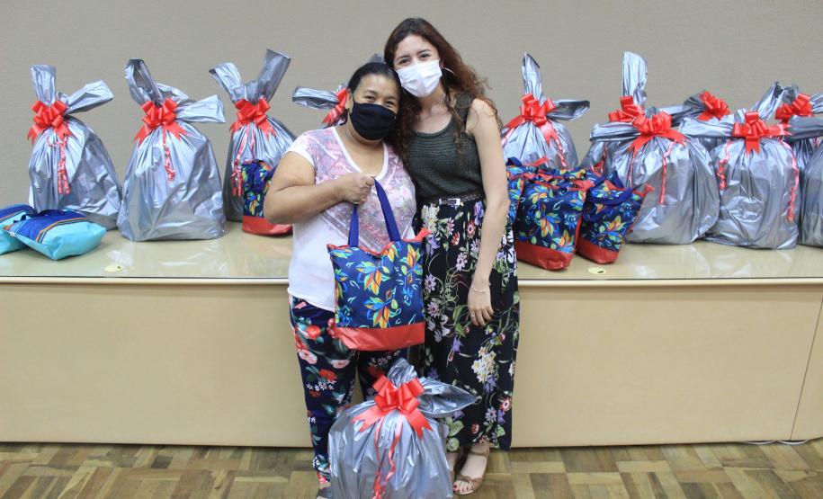 Seab e Adapar entregam cestas de Natal a colaboradores terceirizados