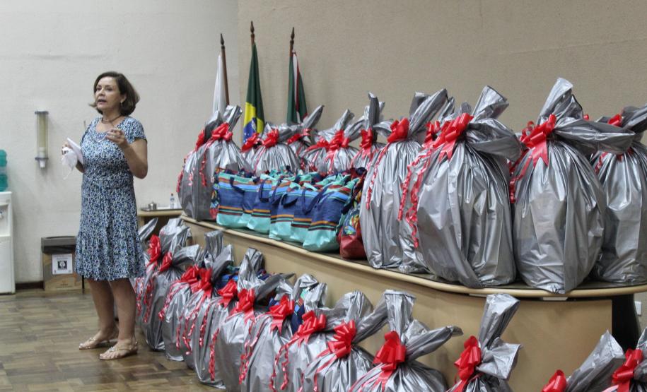 Seab e Adapar entregam cestas de Natal a colaboradores terceirizados