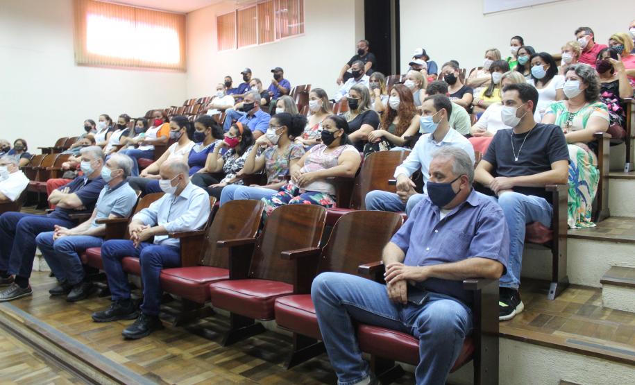 Seab e Adapar entregam cestas de Natal a colaboradores terceirizados