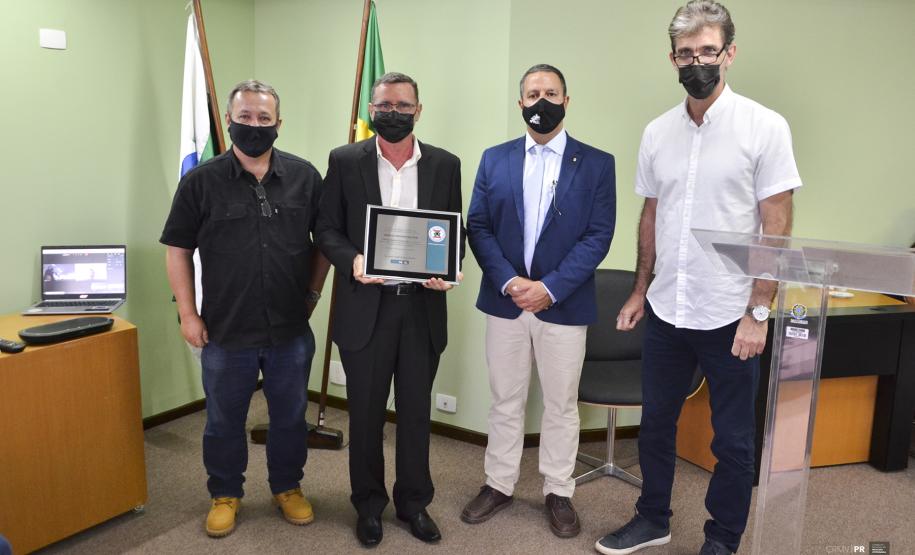 Adapar recebe prêmio pelo trabalho na saúde animal