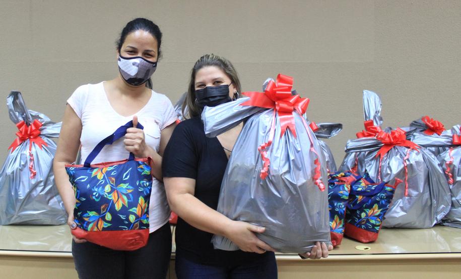 Seab e Adapar entregam cestas de Natal a colaboradores terceirizados