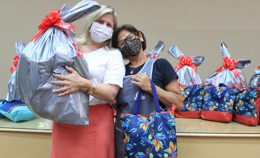 Seab e Adapar entregam cestas de Natal a colaboradores terceirizados