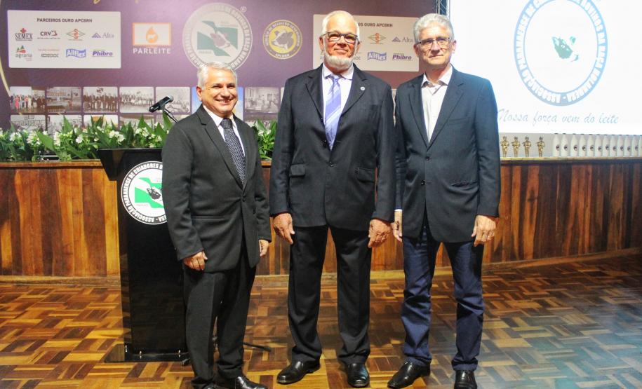 “Genética e qualidade reinventam a cadeia do leite apesar dos desafios”, diz secretário em evento com produtores