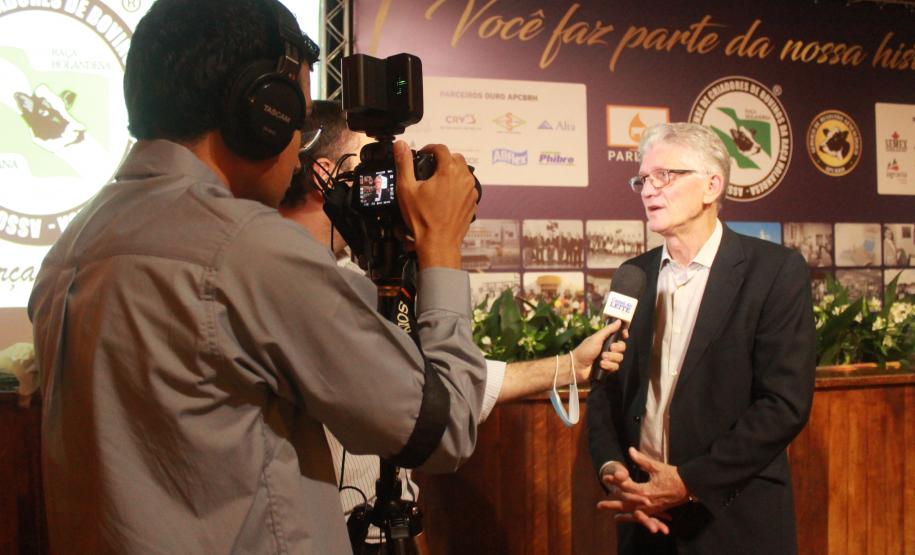 “Genética e qualidade reinventam a cadeia do leite apesar dos desafios”, diz secretário em evento com produtores