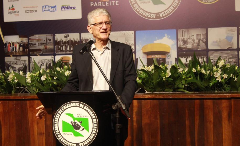 Genética e qualidade reinventam a cadeia do leite