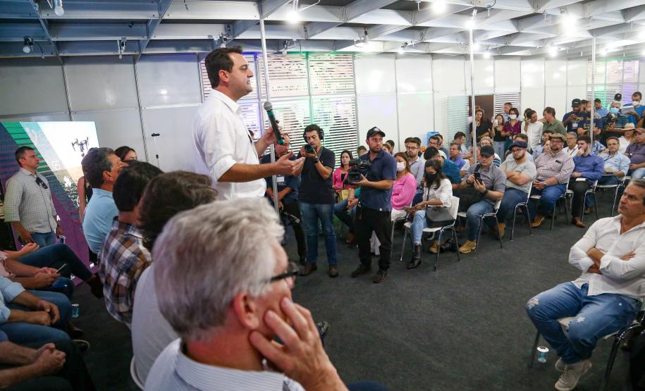 Governador conhece projeto de alimentação do futuro desenvolvido em Londrina