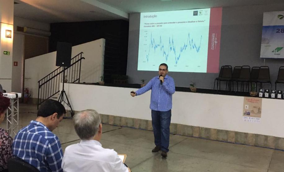 Governo reúne cafeicultores na ExpoLondrina e reforça relevância da cultura para o Estado