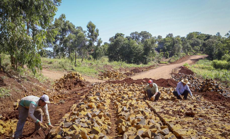 stado investe R$ 304 milhões na pavimentação de 1.000 km de estradas rurais em três anos