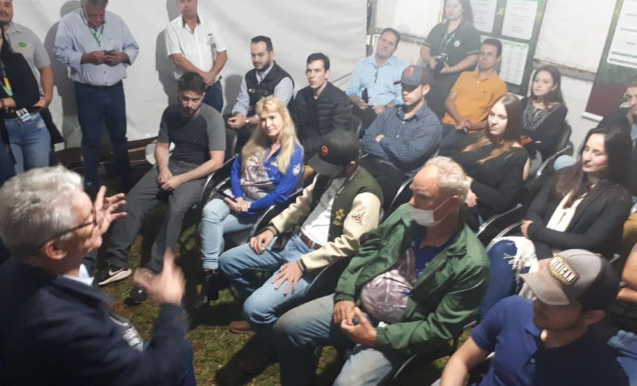 Secretário da Agricultura apresenta cenário do futuro para jovens agricultores da Expoingá