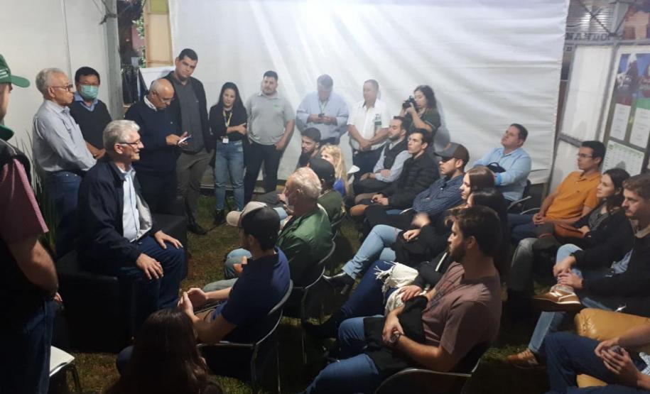 Secretário da Agricultura apresenta cenário do futuro para jovens agricultores da Expoingá