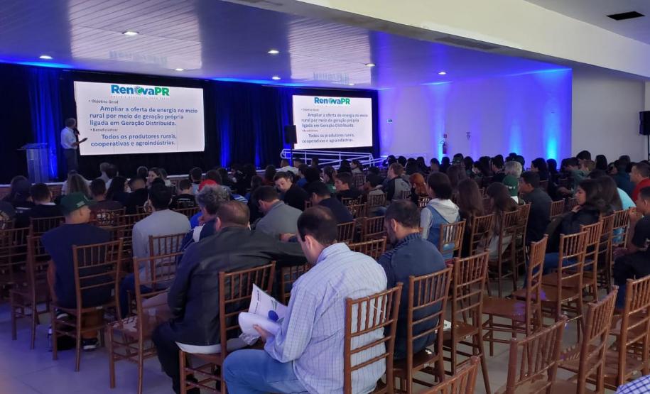 Em evento na Expoingá, agricultores comemoram economia na conta de energia com o RenovaPR