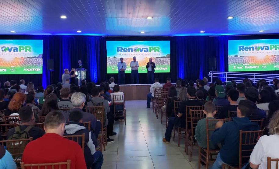 Em evento na Expoingá, agricultores comemoram economia na conta de energia com o RenovaPR